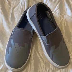 Toms NEW glow in the dark boys slip on